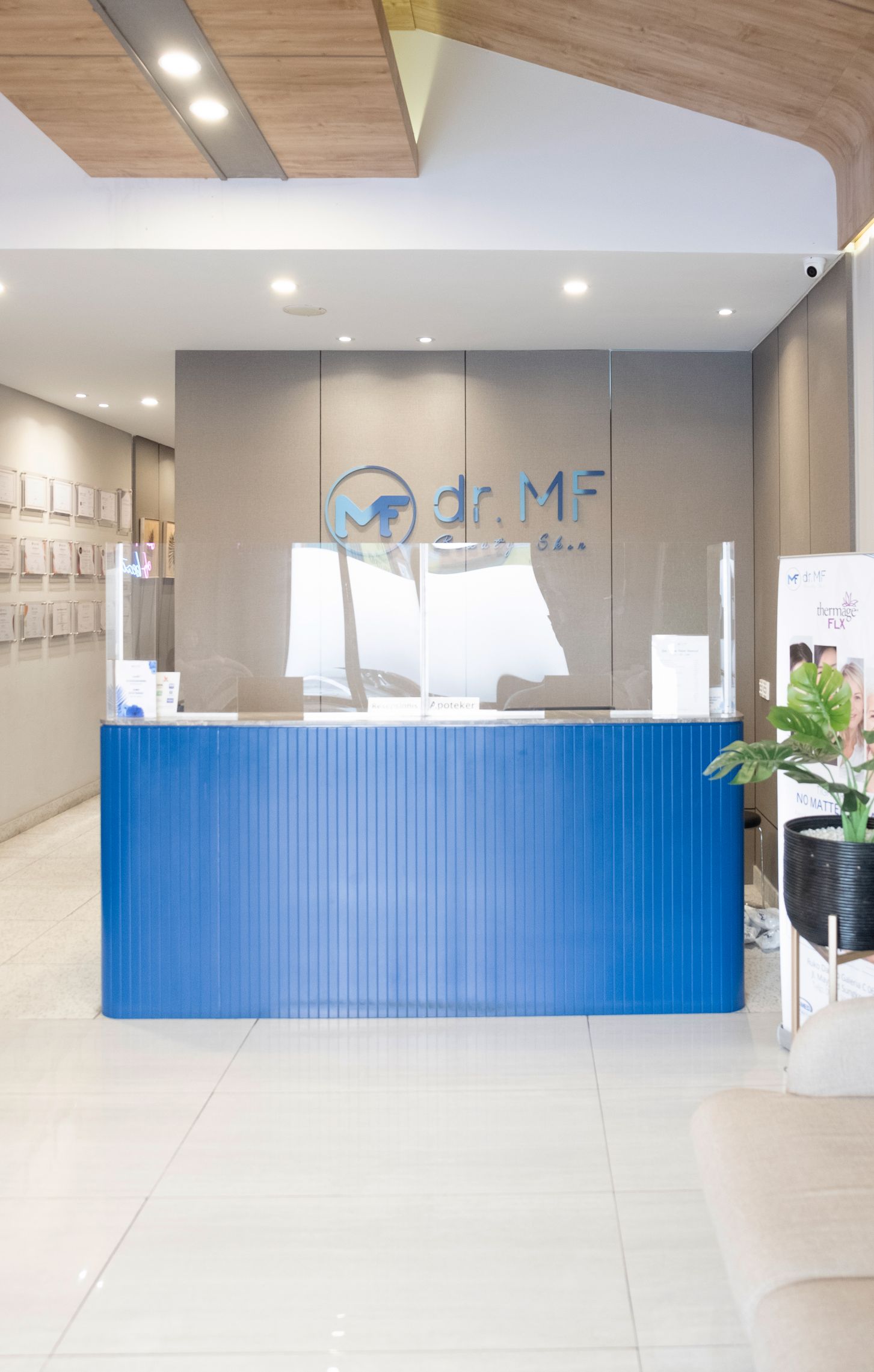 Front office dr.MF Surabaya